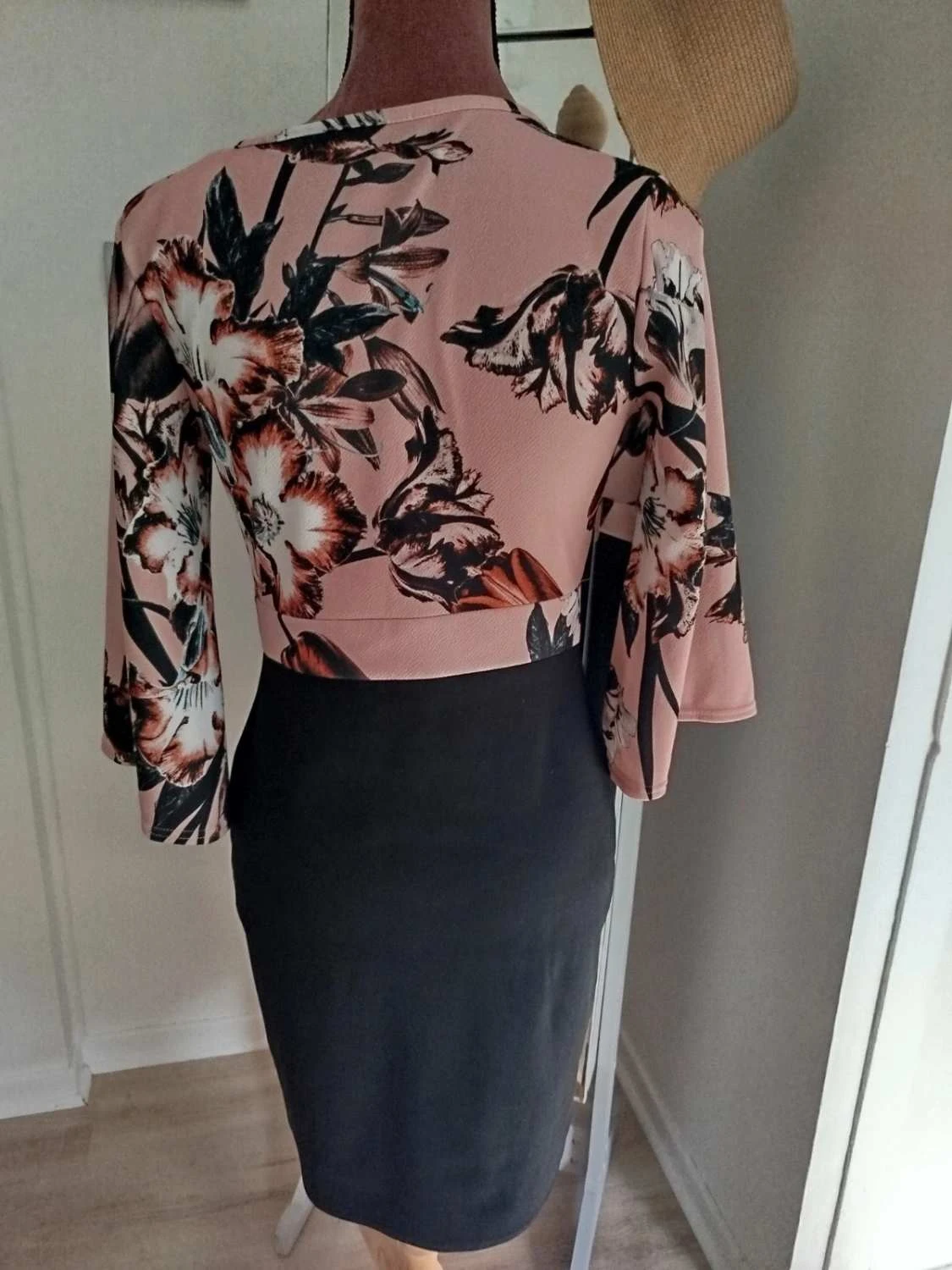 💢Vestido ajustado floral rosa y negro mangas 3/4 Mujer talla M / 38 – photo 4